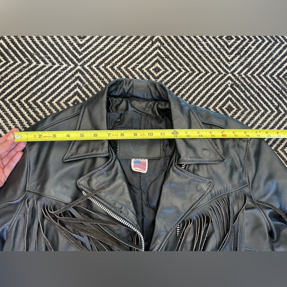 Genuine leather jacket with fringes - American-made vintage gem! - Picture 7 of 11
